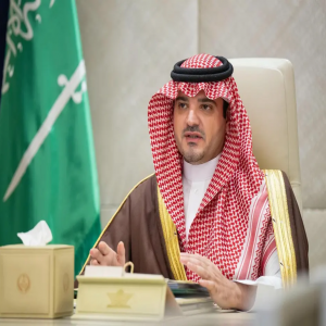 الأمير عبدالعزيز بن سعود يعقد اجتماعًا مع وزيرة الداخلية البريطانية