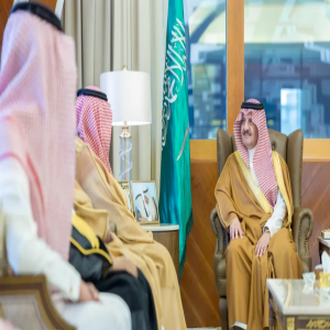 أمير المنطقة الشرقية يطلع على برامج "إخاء"