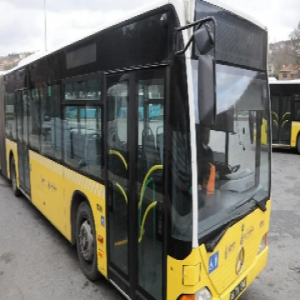 لص تركي يهرب وشرطي يلحقه بالحافلة