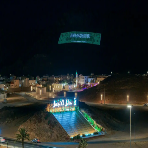 أمانة حائل تزيّن شوارع وميادين المدينة بالأعلام احتفاءً بيوم العلم