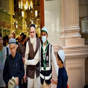 الكشافة السعودية تسهم مع قوة أمن الحج والعمرة في تنظيم زيارة الروضة الشريفة بالمسجد النبوي