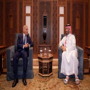 سمو ولي العهد يلتقي رئيس الوزراء في جمهورية باكستان الإسلامية