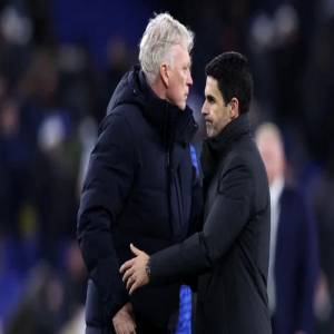 مدرب إيفرتون يشيد بأرتيتا رغم الانتقادات