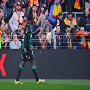 سعود يشارك في خسارة لانس أمام لوريان بالدوري الفرنسي