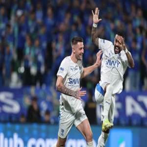 الهلال يواصل مطاردة صدارة روشن بالفوز على الفتح