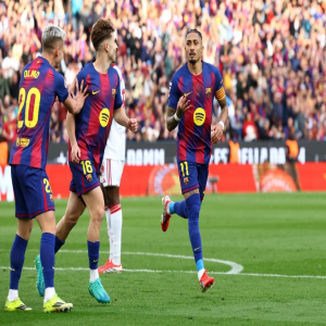 هاتريك رافينيا يقود برشلونة للفوز على إشبيلية