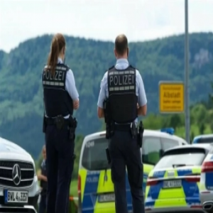 من أجل حبيبته.. مراهق يسرق حافلة لتوصيلها إلى المدرسة