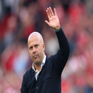 سلوت واثق من دعم جماهير ليفربول قبل مواجهة الحسم أمام غلطة سراي