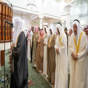 نائب أمير منطقة مكة المكرمة يؤدي صلاة عيد الفطر
