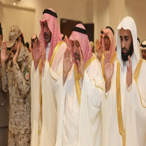 أمير نجران يُؤدّي صلاة عيد الفطر