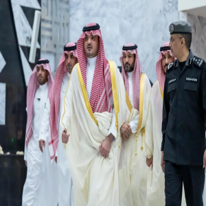 الأمير عبدالعزيز بن سعود يزور مركز العمليات الأمنية الموحدة بمنطقة الرياض