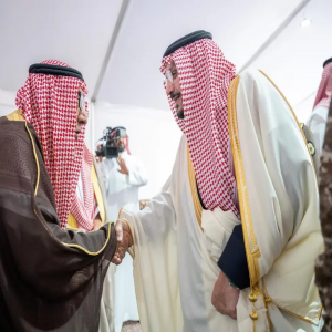 أمير منطقة القصيم يشارك أهالي حي النخيل ببريدة احتفالات مبادرة "عيدنا في حينا"