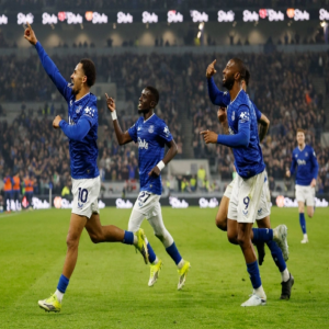 ثنائية بيتو تقود إيفرتون للفوز على تشيلسي وتعزز آماله القارية