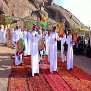 العرضة السعودية في حائل بمناسبة عيد الفطر تثري تجربة الزوار