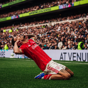 فورست يهزم توتنهام بـ"ثلاثية".. ويتخطاه في صراع البقاء