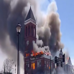 الولايات المتحدة.. حريق ضخم يلتهم مبنى المحكمة في مدينة روم بولاية جورجيا