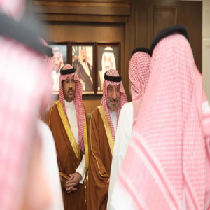 أمير نجران يعايد منسوبي إمارة المنطقة