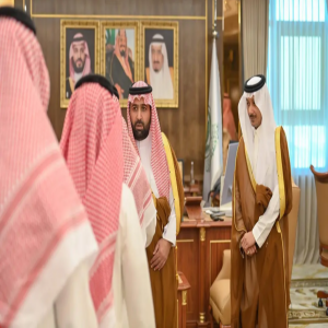 أمير منطقة جازان يستقبل منسوبي الإمارة المهنئين بعيد الفطر