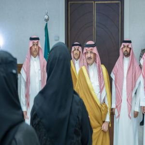 أمير المنطقة الشرقية يستقبل منسوبي الإمارة المهنئين بعيد الفطر