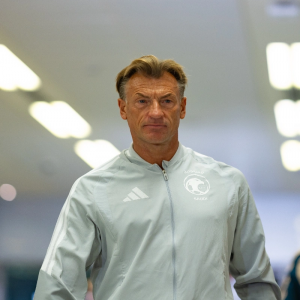 مطالبات سعودية بإقالة رينارد والتعاقد مع جيسوس أو إنزاغي