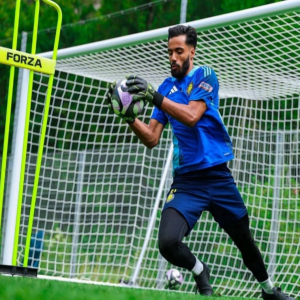 النصر يعلن إصابة البوعينين بـ"الرباط الصليبي"