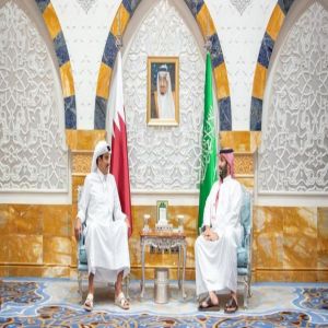 سمو ولي العهد يلتقي أمير دولة قطر