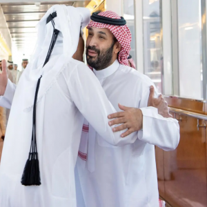 سمو أمير دولة قطر يغادر جدة وسمو ولي العهد في مقدمة مودعيه