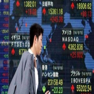 نيكاي يرواح مكانه ويتجه لخسارة 11% في مارس مع استمرار حرب إيران