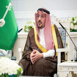 أمير منطقة القصيم يستقبل المسؤولين والأهالي بالمنطقة
