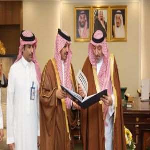 أمير نجران يتسلّم الملخص التنفيذي لأعمال فرع هيئة التراث بالمنطقة