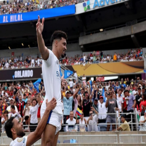 توتنهام وليفربول يتنافسان على نجم الهلال.. هل يرحل ليوناردو؟