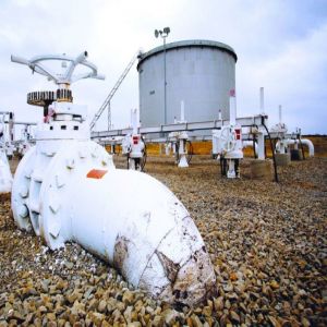 تراجع النفط والأنظار على تطورات الشرق الأوسط