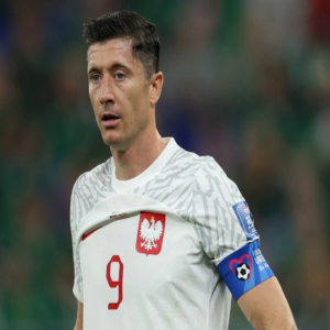 ليفاندوفسكي يلمح إلى اعتزاله اللعب الدولي بعد الملحق