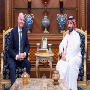سمو ولي العهد يلتقي رئيس الاتحاد الدولي لكرة القدم