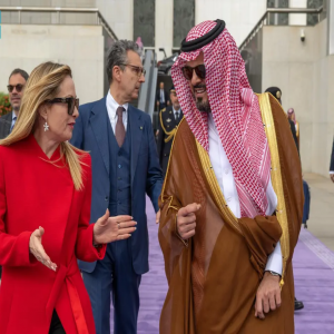 رئيسة وزراء جمهورية إيطاليا تغادر جدة