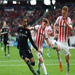 ثلاثة أهداف متأخرة تقود بايرن لفوز مثير على فرايبورج