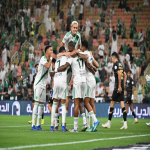 الأهلي يستعيد انتصاراته على حساب ضمك