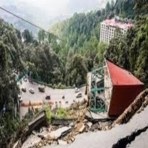 مصرع شخصين في حادث سقوط سيارة بمنحدر جبلي بالهند