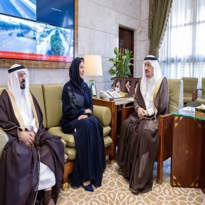 أمير منطقة الرياض يستقبل رئيس وأعضاء مجلس إدارة نادي الإعلام الحديث