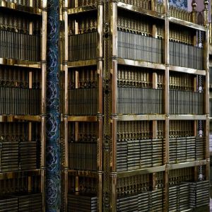 منظومة متكاملة للعناية بالمصاحف في المسجد النبوي تشمل الترجمة والتنظيم