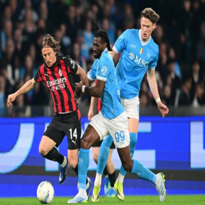 نابولي يحسم قمة ميلان ويعتلي وصافة الدوري الإيطالي