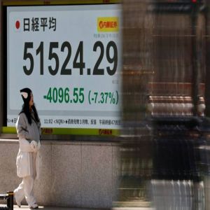 المؤشر نيكاي يتراجع وسط تعاملات متقلبة مع التوتر بالشرق الأوسط