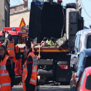 مصرع سائق قطار وإصابة 27 شخصًا في حادث تصادم شمال فرنسا