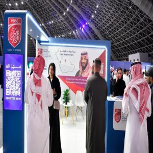 كلية الأمير محمد بن سلمان للإدارة وريادة الأعمال تستعرض مسارات التطوير المهني في الملتقى المهني بجدة