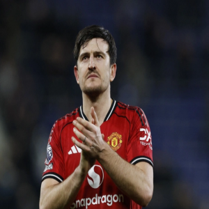 مجواير يمدد عقده مع مانشستر يونايتد