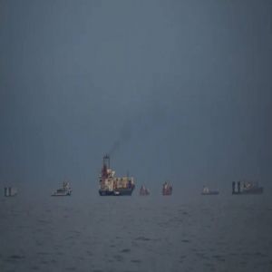 ترامب: سنساعد في معالجة التكدس بمضيق هرمز