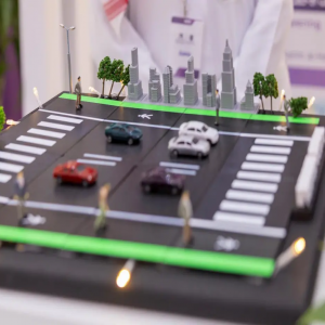 ابتكار طلابي بجامعة الجوف يحوّل الطرق إلى مصدر طاقة ذكية ومستدامة