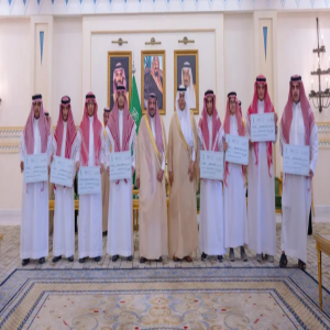 أمير منطقة القصيم يكرّم 38 طالبًا وطالبة بجائزة وزارة التعليم "منافس"