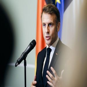 ماكرون: باريس مستعدة للمساعدة على ضمان الملاحة في مضيق هرمز