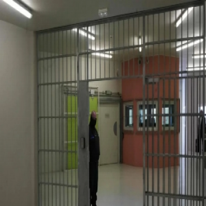 إدانة موظف سجن بريطاني بالتقصير والتزوير بعد وفاة سجين